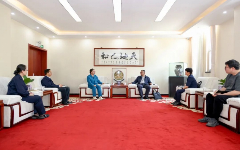 荣程集团董事会主席张荣华与葛沽镇党委书记张强座谈交流