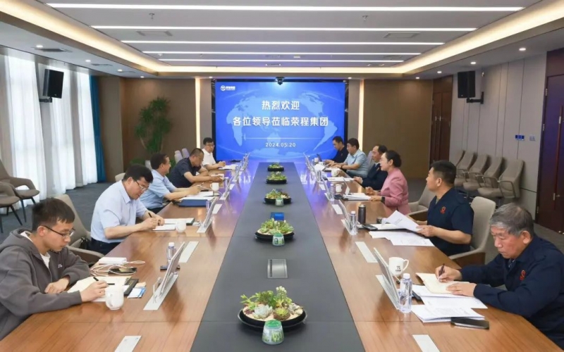 荣程集团董事会主席张荣华与全国政协委员、甘肃省工信厅副厅长黄宝荣座谈交流