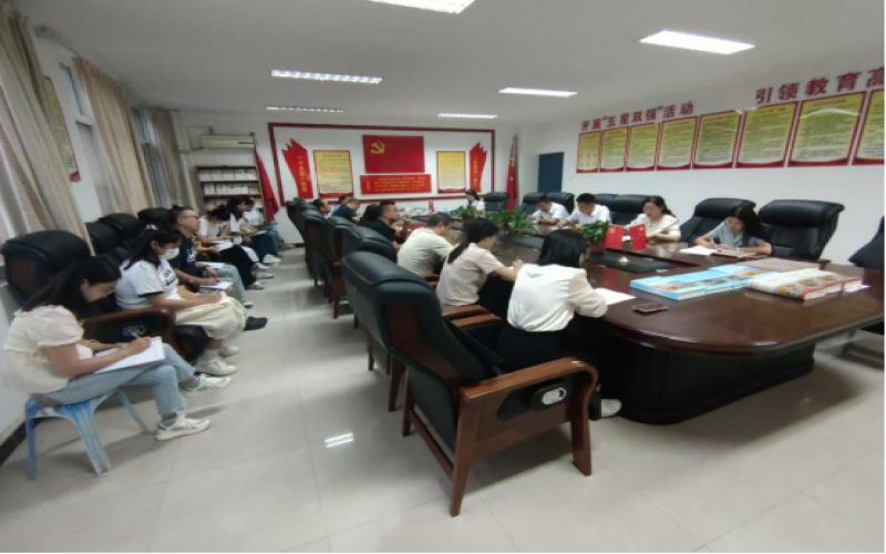 逐梦青蓝，薪火相传——略阳荣程中学2024——2025学年“青蓝工程”师徒结对启动仪式圆满完成