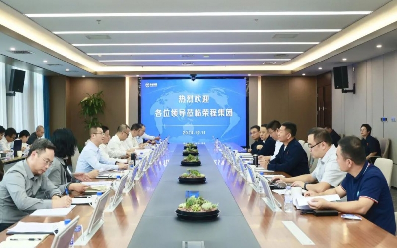 内江市威远县委书记兰徐、内江市经济合作局党组书记王昌雄一行到荣程集团考察交流