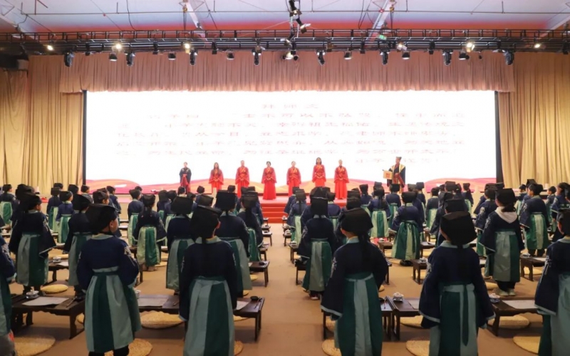 800余组家庭，近1800人，这两场盛大的“开笔礼”，让孩子们终身难忘！