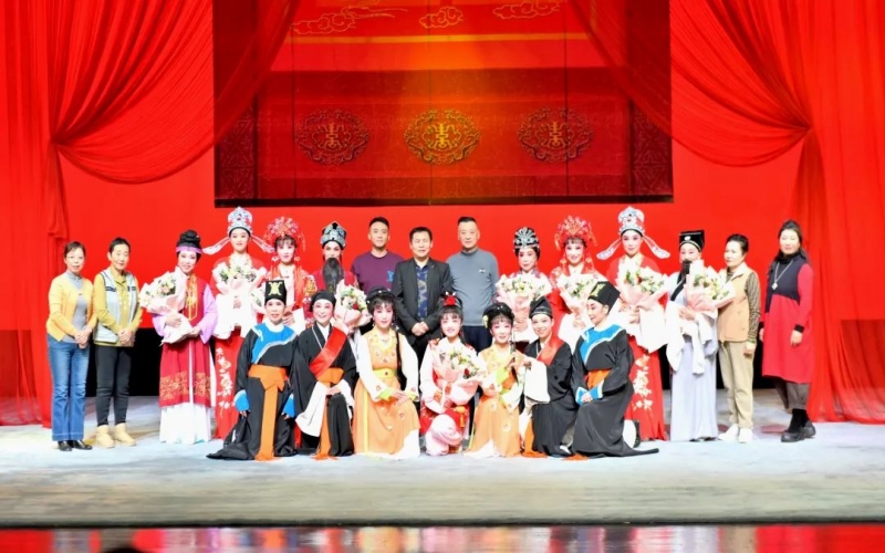 荣程小百花越剧团大型轻喜剧《红丝错》天津红旗剧场首演成功