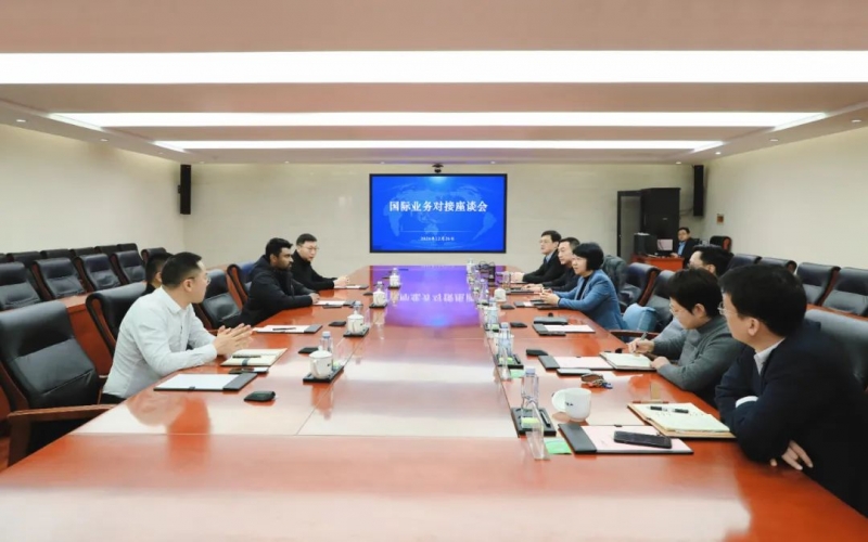 荣程集团党委书记、融诚物产总经理张颖与多家客户开展国际业务座谈交流