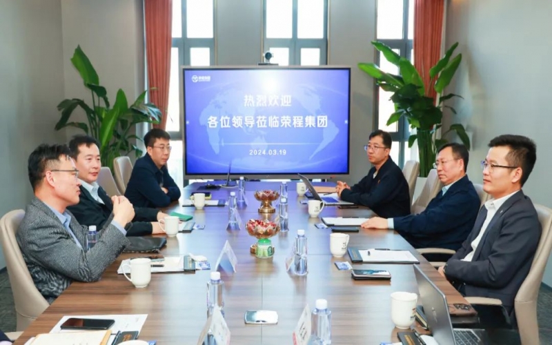 南港发展集团有限公司副总经理贺志雄一行到荣程集团座谈交流